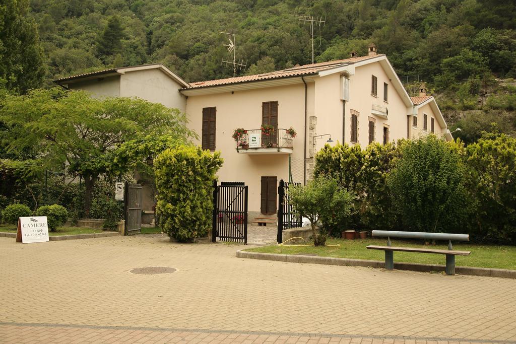 Il Casolare Della Cascata Hotell Terni Exteriör bild
