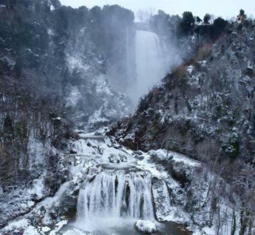 Il Casolare Della Cascata Hotell Terni Exteriör bild